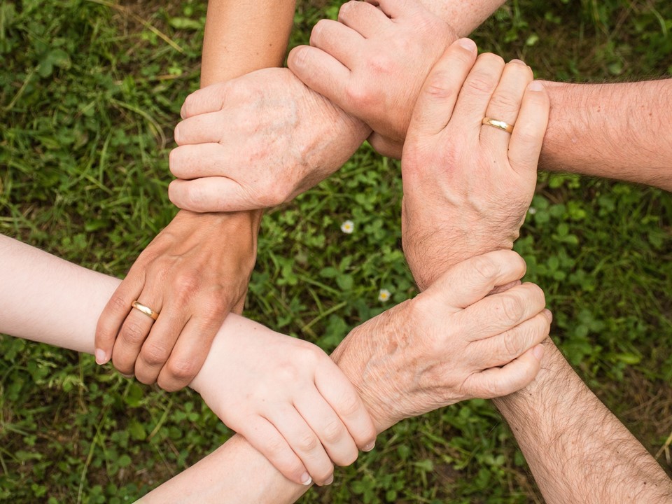 Interlinking Hands develop community